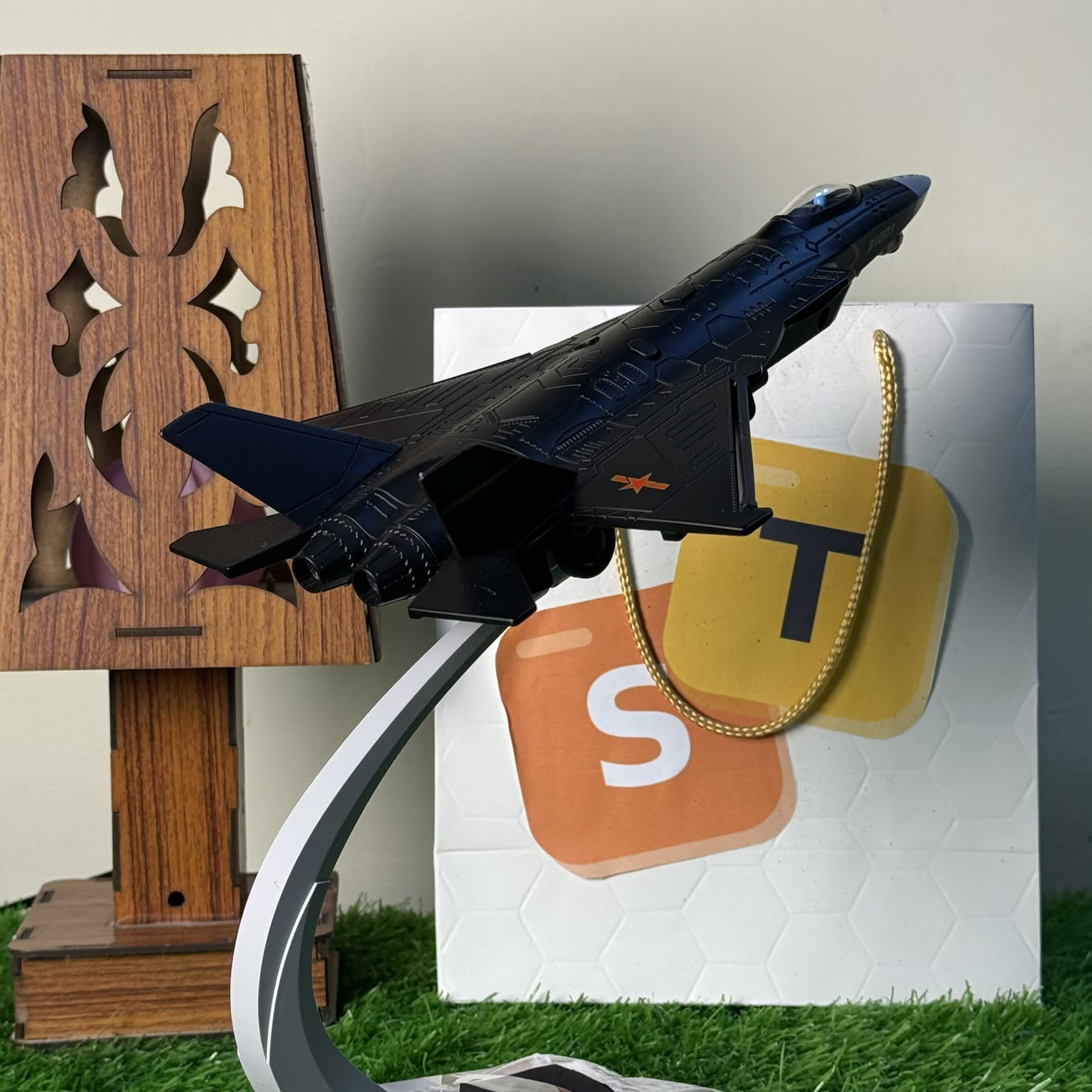 J-31 Chinese Stealth Fighter Die-Cast Aircraft Model